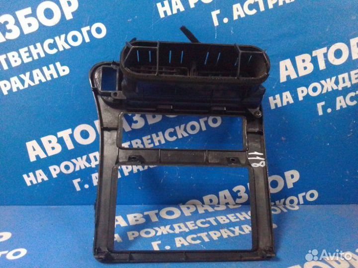 Рамка магнитолы Nissan Serena универсал CD20 1998