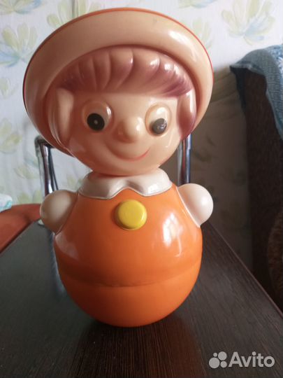 Кукла неваляшка