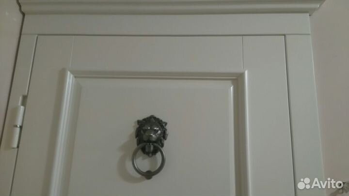 Дверь из металла с панелью мдф белого цвета