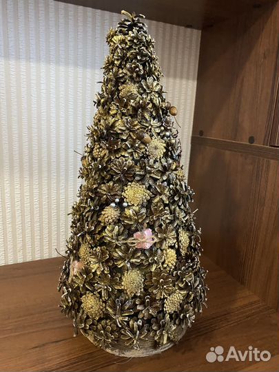 Елки из шишек