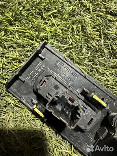 Декоративная накладка торпедо Ford Mondeo 3