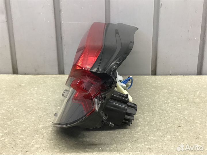 Фонарь задний внутренний левый Toyota RAV 4 2018