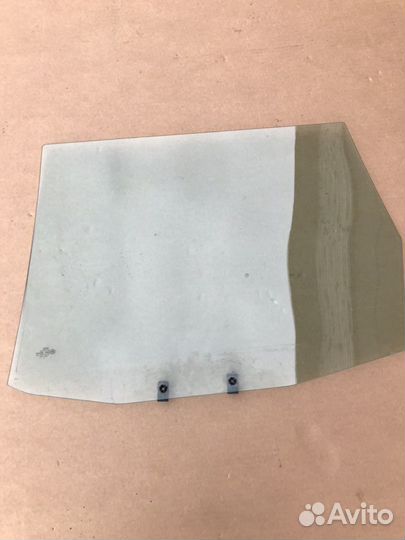 Стекло двери задней Audi A4 (B5) avant (121)