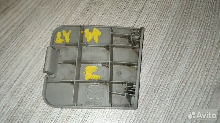 Заглушка обшивки 5-двери правая Mazda Mpv LY3P