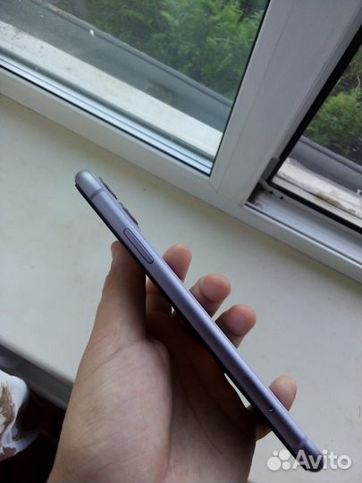 Телефон iPhone 11