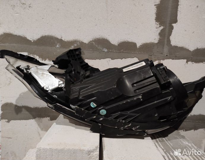 Фара битая правая Kia Rio 2015