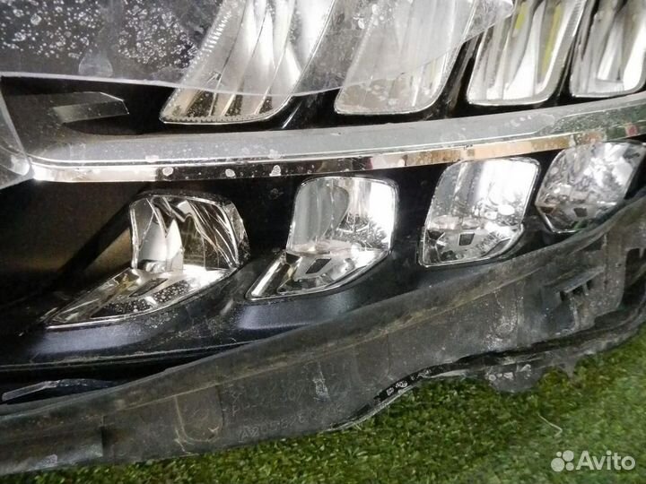 Фара левая Mercedes-Benz C-Class