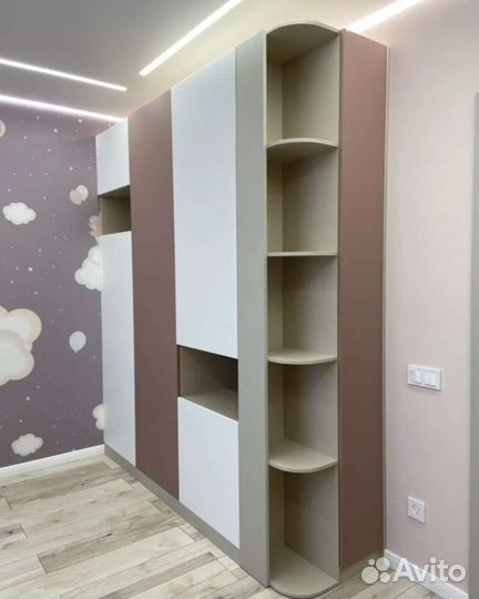 Шкаф двухцветный до потолка в детскую Т6