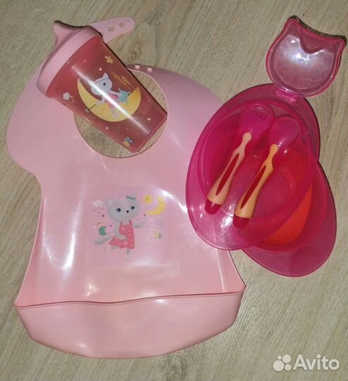 Посуда и нагрудник