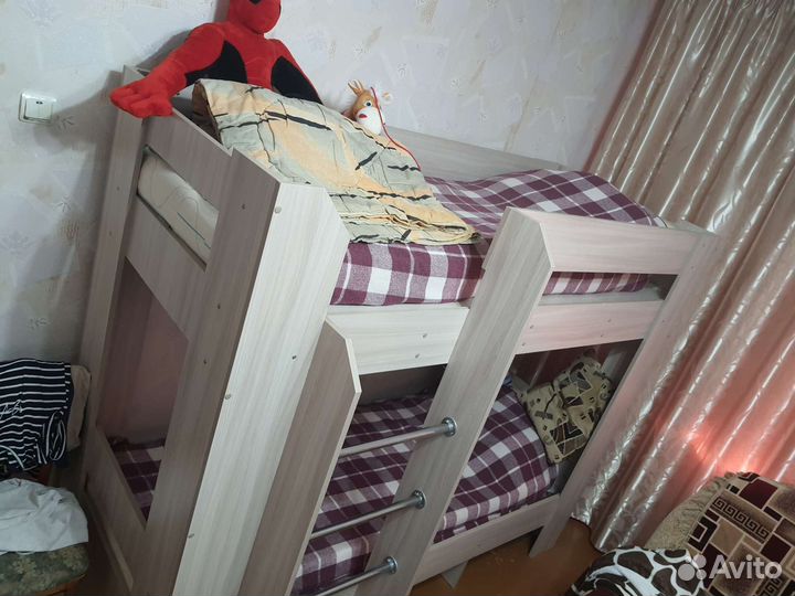 Двухъярусная кровать бу с матрасами