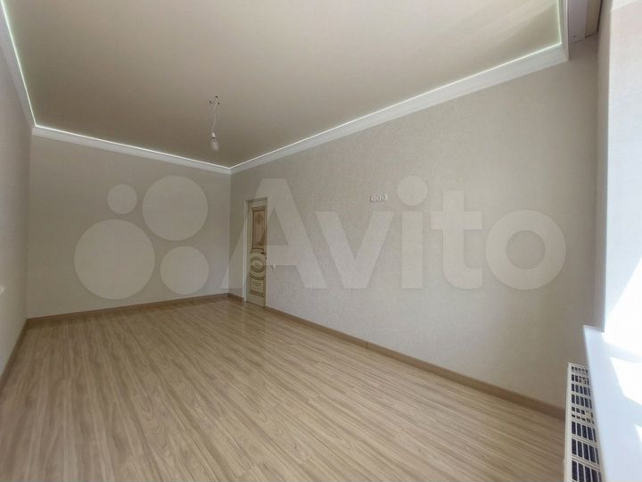 2-к. квартира, 57 м², 1/9 эт.