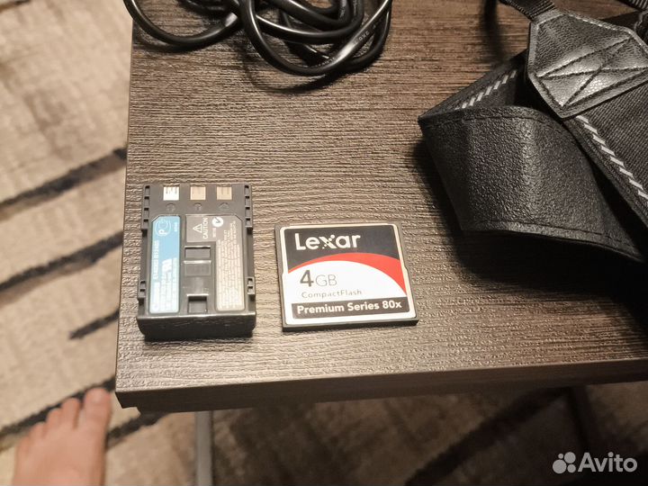 Зеркальный фотоаппарат Canon eos 400D