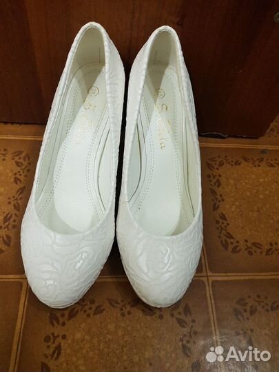 Туфли женские 36 размер белые