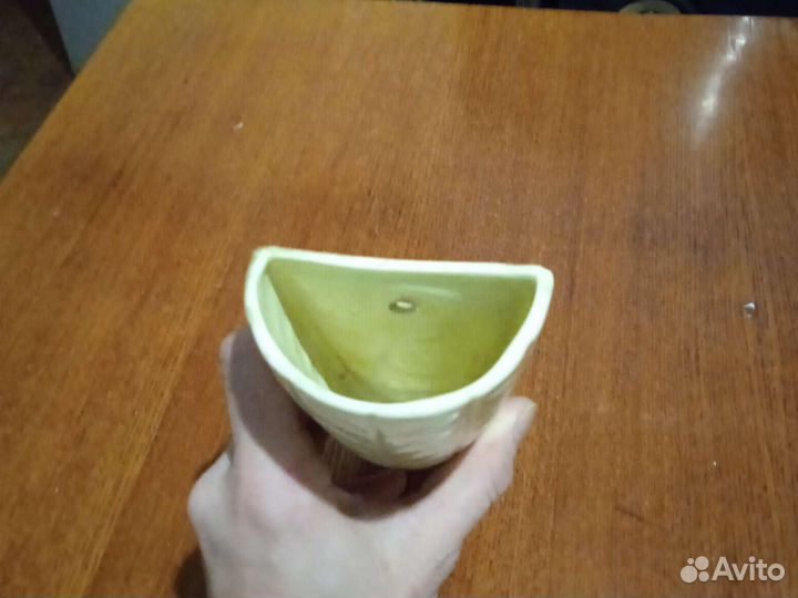 Настенное керамическое кашпо