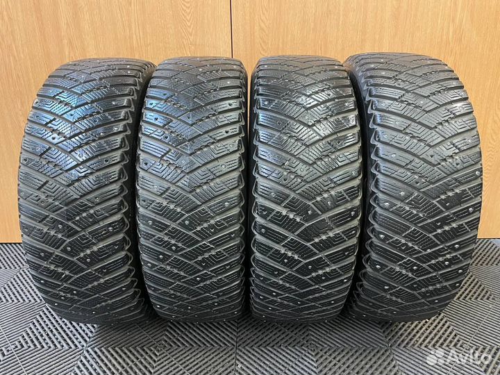 Goodyear UltraGrip Ice Arctic SUV 235/55 R19 105T