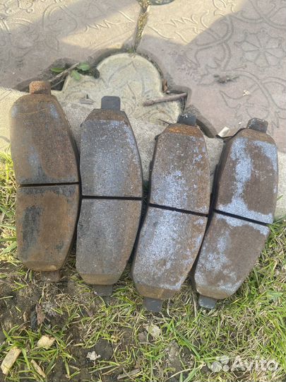 Nissan Navara колодки тормозные передние