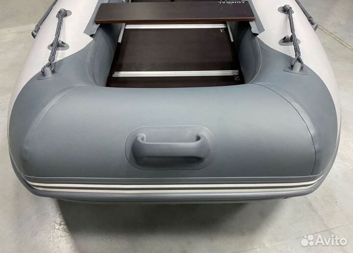 Надувная лодка Адмирал 320 Classic