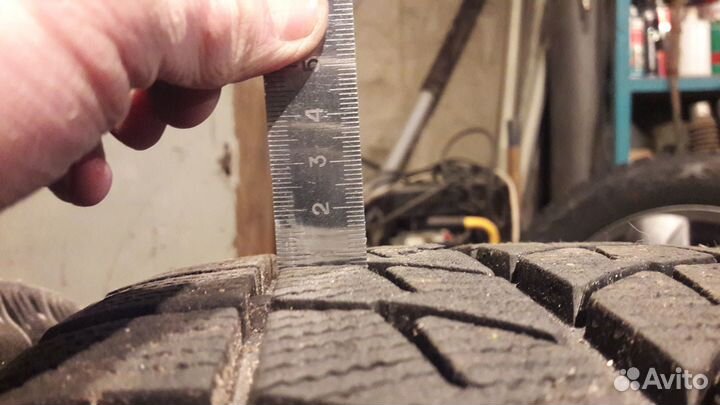 Bridgestone Blizzak Revo GZ 225/60 R17