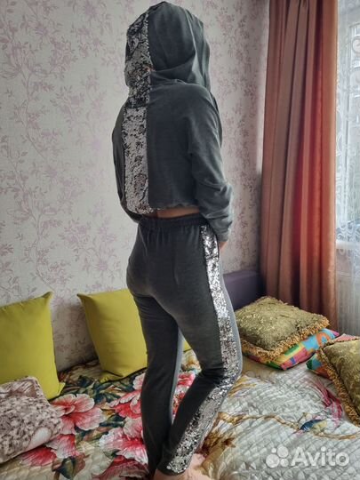 Спортивный костюм женский