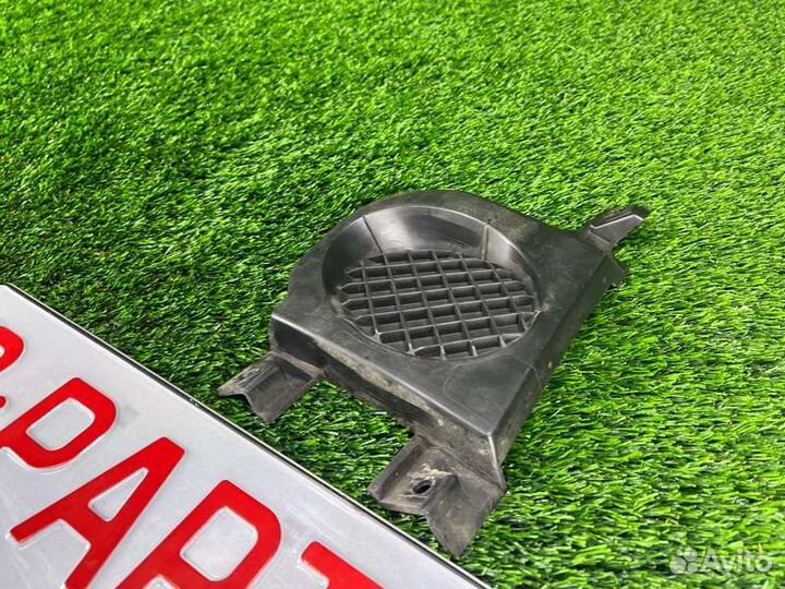 Заглушка бампера правая Bmw 1 E87 N45B16 2005