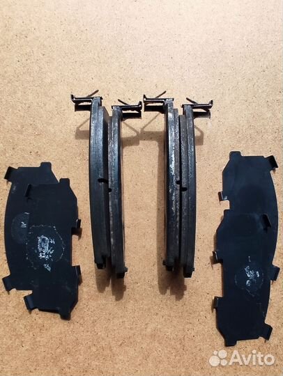 Колодки тормозные передние Subaru forester 2011г