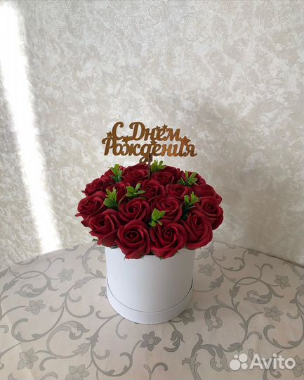 Коробка с бордовыми розами