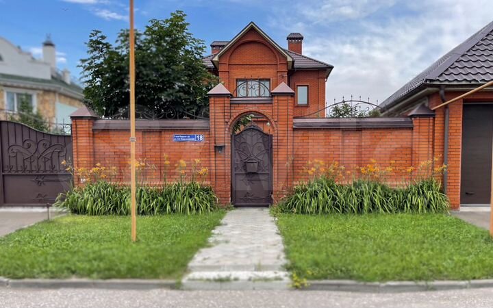 Коттедж 300 м² на участке 15 сот.