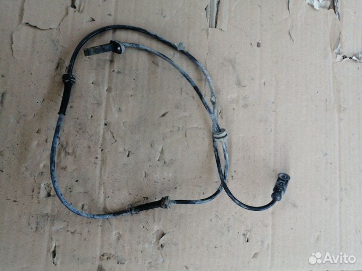 Датчик abs передний левый Nissan Tiida C11 HR16DE