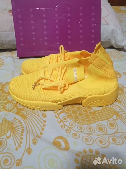 Кроссовки унисекс желтые 40