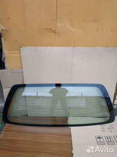 Стекло задней двери nissan AD кузов YFY10