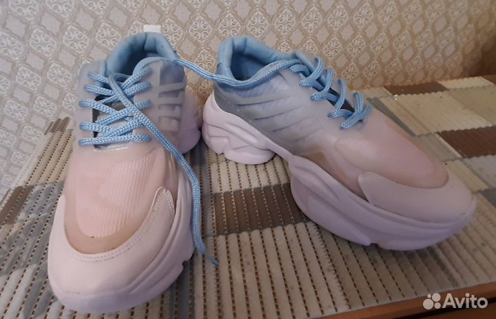 Кроссовки женские 38 размер новые