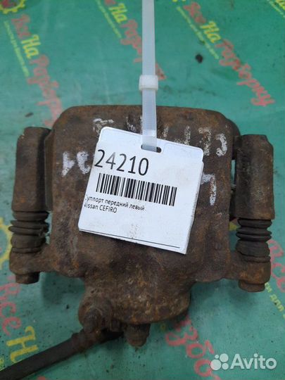 Суппорт передний левый Nissan Cefiro