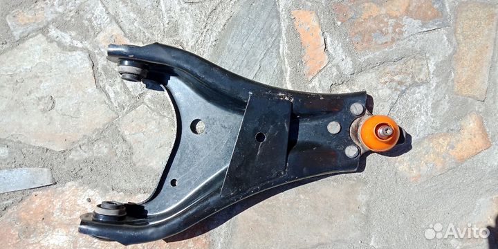 Передний нижний рычаг Рено Дастер