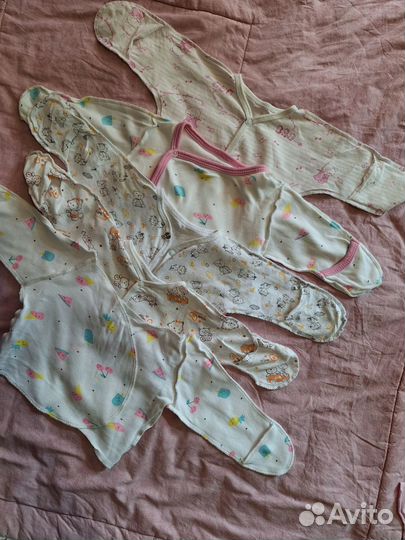 Ромпер, комплект ползунков и распашонок