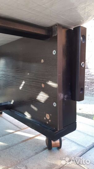 Кровать с продольным маятником