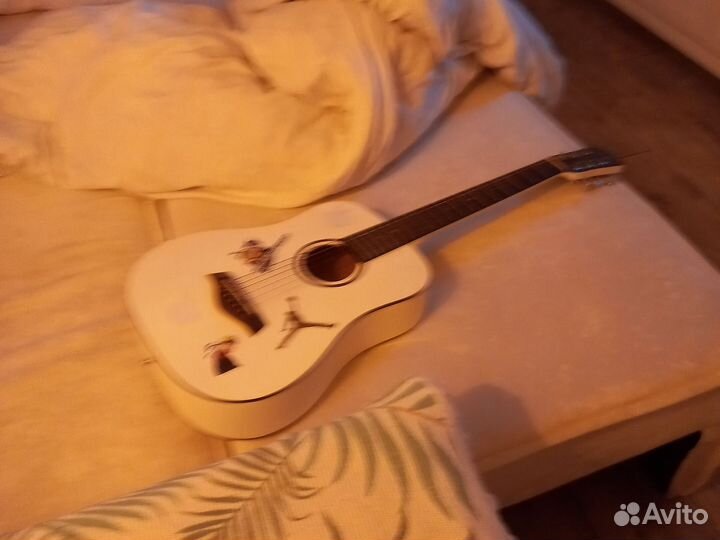 Акустическая гитара