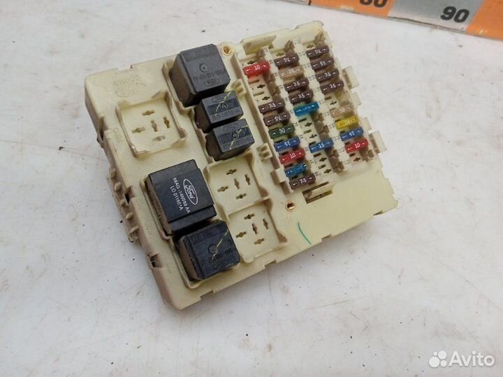 Блок предохранителей салонный Ford Focus 1 2.0