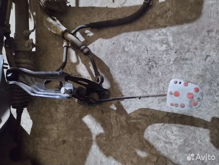 Педали на Джили мк кросс