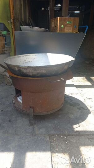 Казан с тележкой и казан с очаг железный