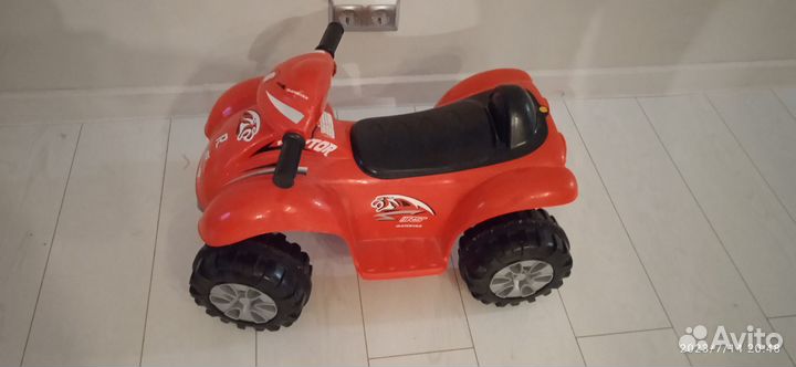 Продам электрическую машину для ребёнка 3-6 лет