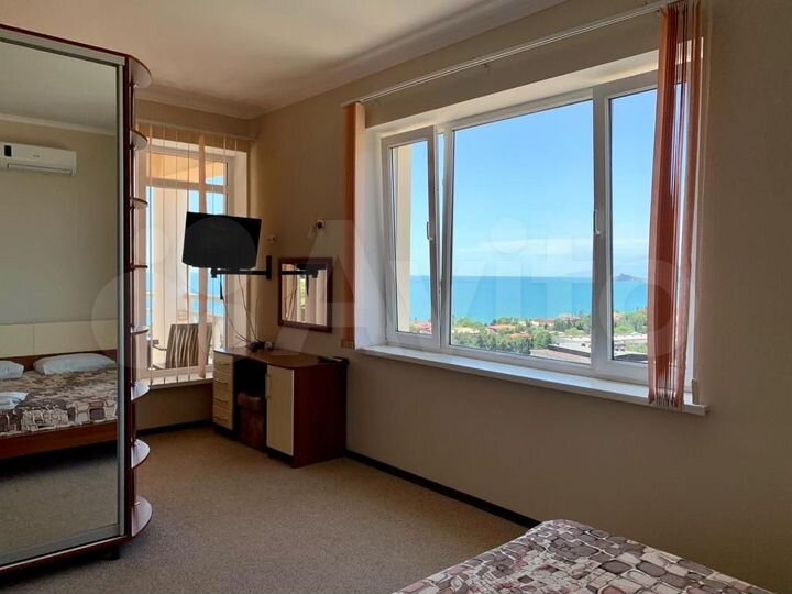 Комната 57 м², 1/4 эт.