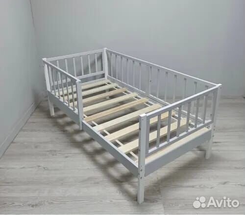 Кроватка для малыша из натурального дерева Лисенок