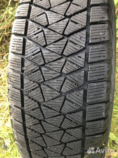 Bridgestone Blizzak DM-V2 225/65 R17