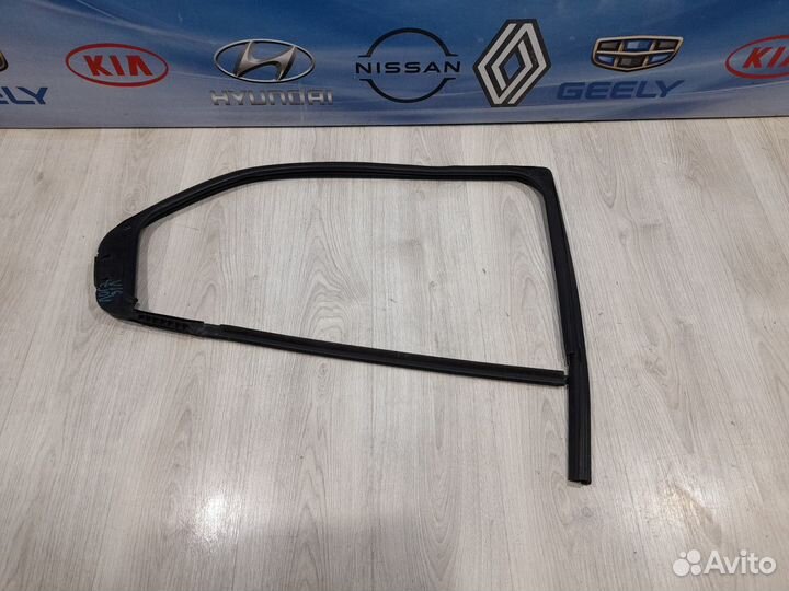 Уплотнитель зад проема стекла двери Renault logan