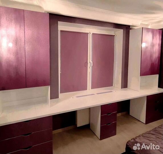 Рабочая зона в углу у окна