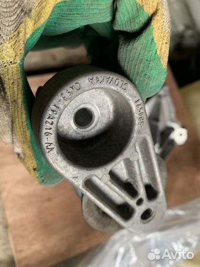 Кронштейн двигателя jaguar XF