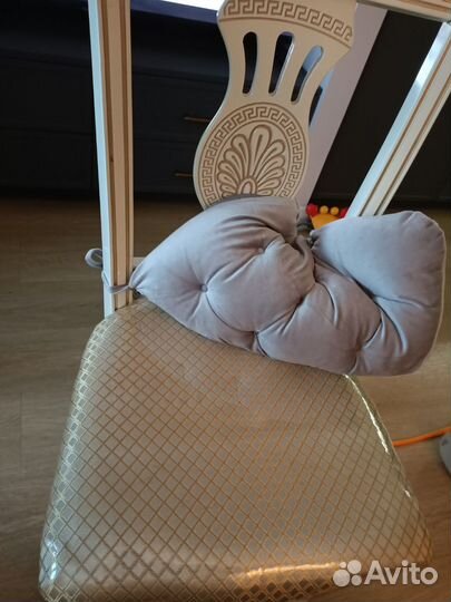 Кухонный стол и стулья комплект