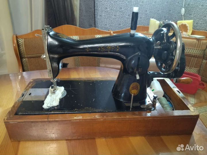 Ручная швейная машинка