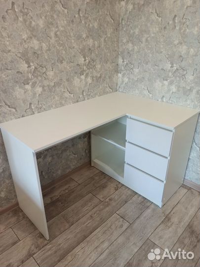 Стол угловой 