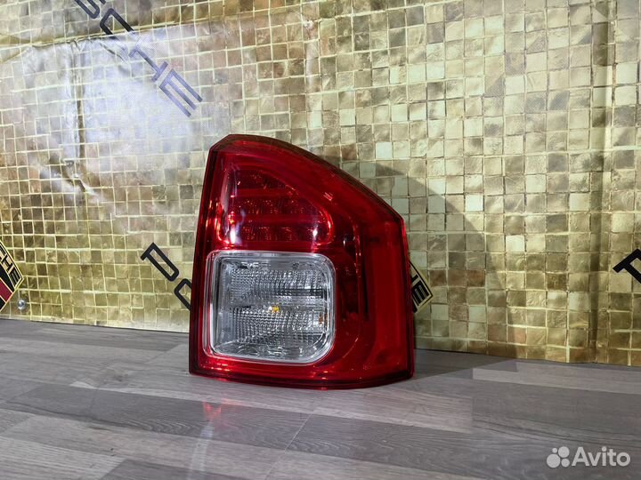 Ориг Фонарь задний правый Jeep Compass 10-13 г LED